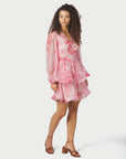 Rivana Print Chiffon Dress i rosa alternativt utsnitt, kjole fra Neo Noir hos Image Mandal