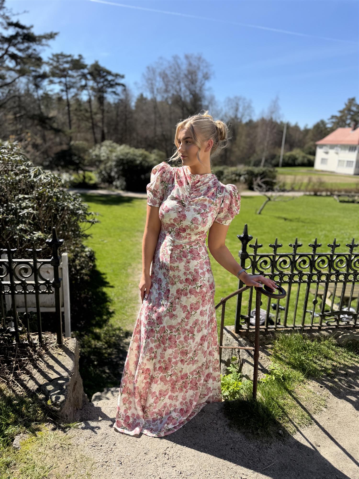 Ivy Agnes Pink/green på modell, kjole fra Pia Tjelta hos Image Mandal