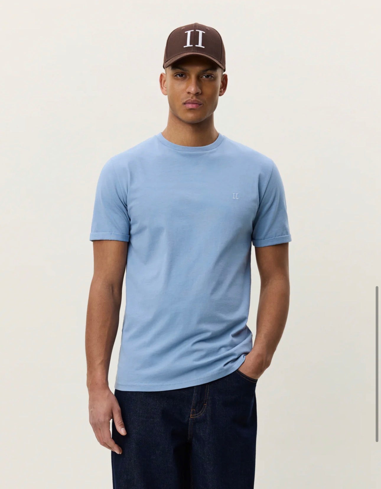 Core Contrast T-Shirt i mørkeblå, t-skjorte fra Les Deux hos Image Mandal