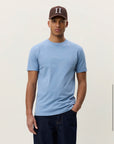 Core Contrast T-Shirt i mørkeblå, t-skjorte fra Les Deux hos Image Mandal