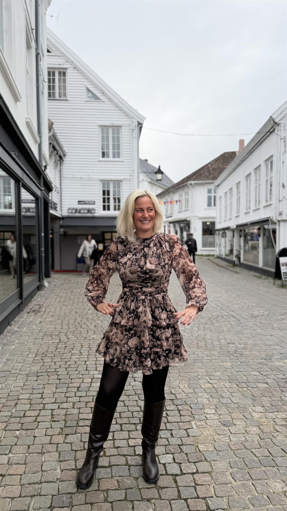 Mio Vintage Flower Dress