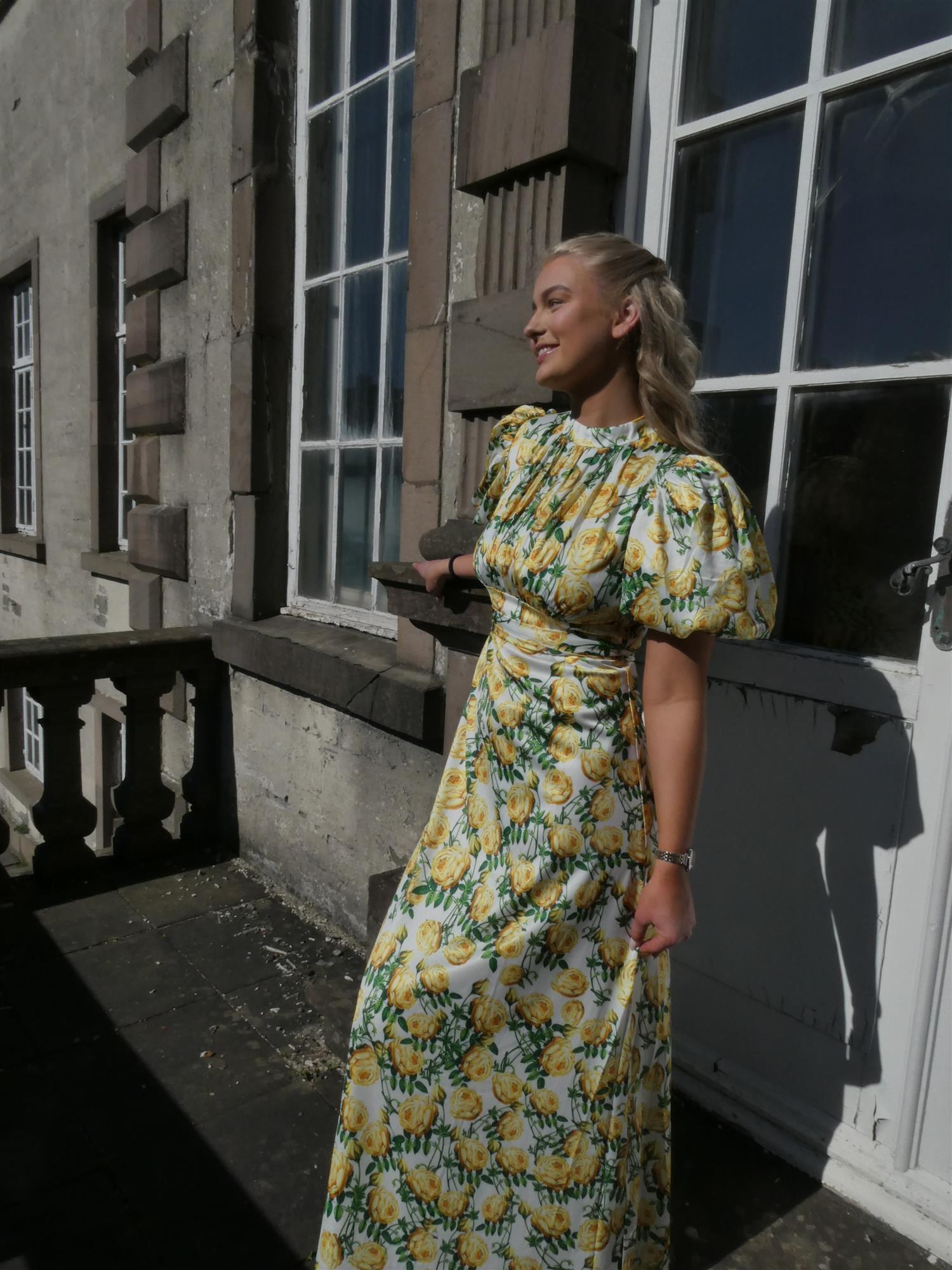 Holly Print Dress i gul styling-inspirasjon, kjole fra Golightly hos Image Mandal
