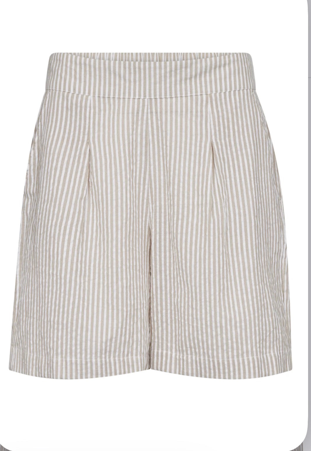Sonja New Shorts i sand nærbilde av detaljer, shorts fra A-view hos Image Mandal