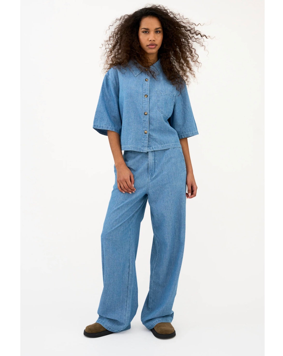 Ivy Queen Chambray Pant i denim blå, bukse fra Ivy Copenhagen hos Image Mandal