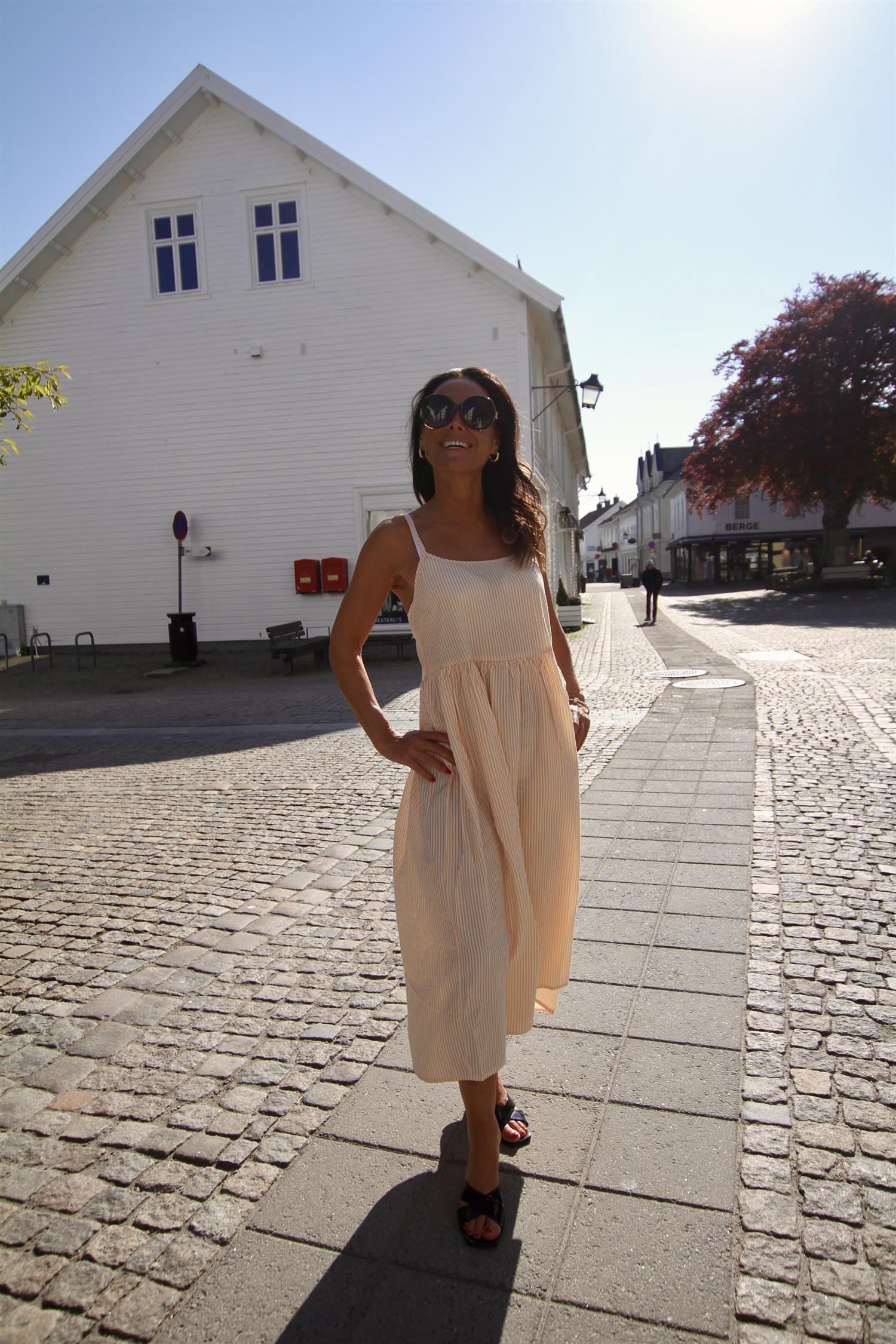 Kirasz Dress detaljbilde, kjole fra Saint Tropez hos Image Mandal