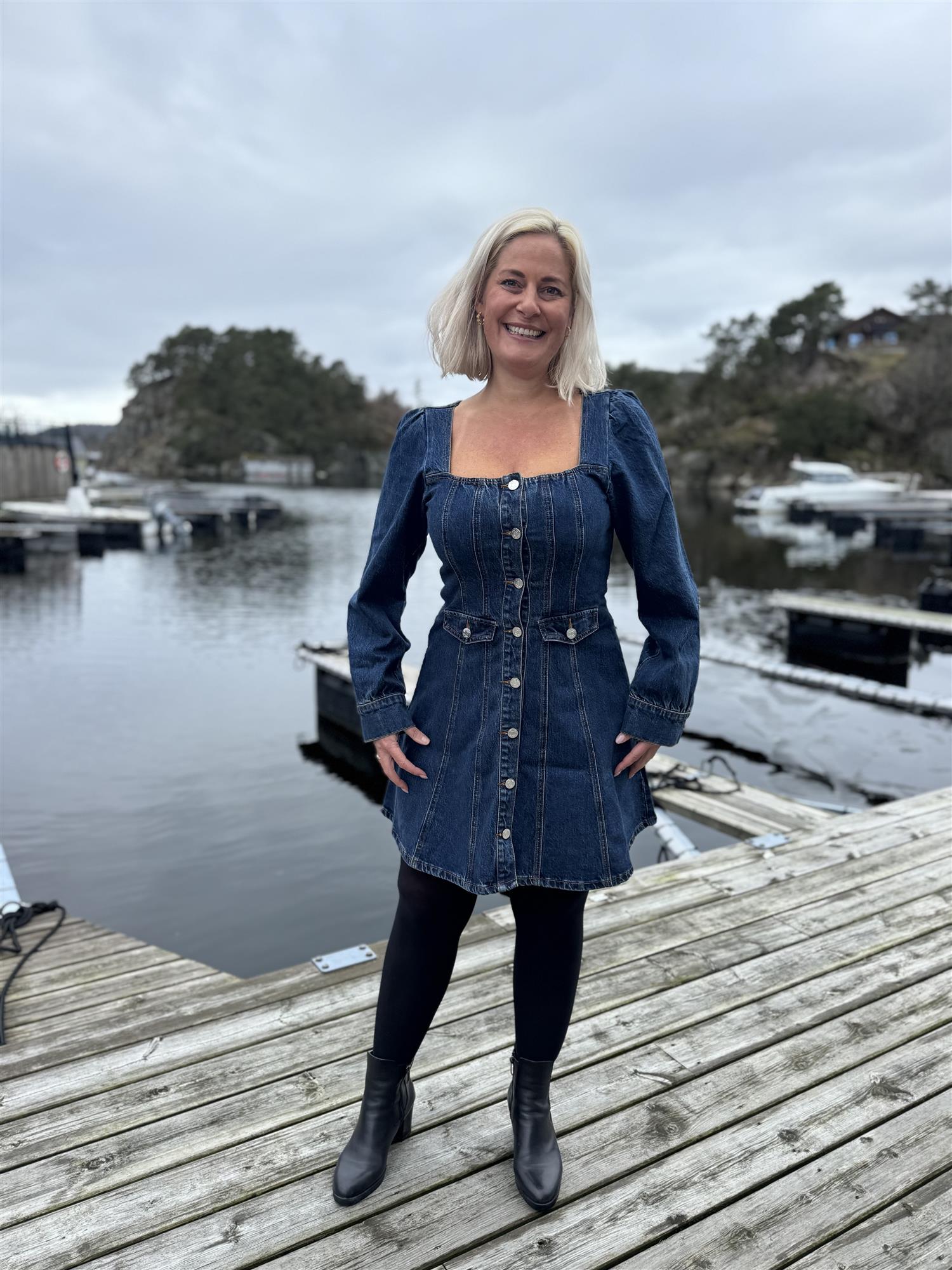 Gzsamia Dress i indigoblue i bomull, kjole fra Gestuz hos Image Mandal