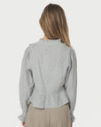 Petrine Stripe Blouse i blå nærbilde av detaljer, skjorte fra Neo Noir hos Image Mandal