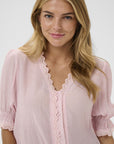 Kristelsz Shirt i chalk rosa bakfra, skjorte fra Saint Tropez hos Image Mandal