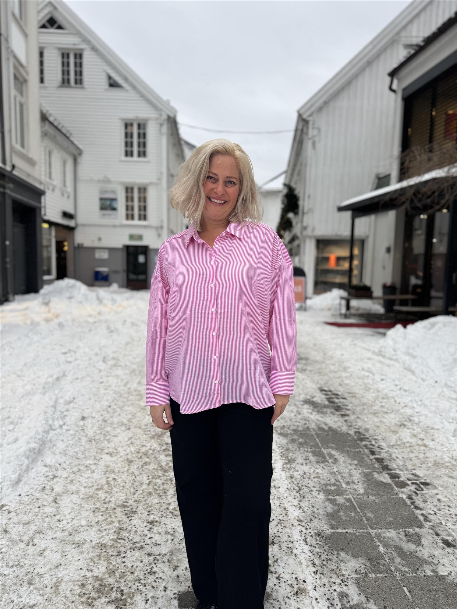 Sonja Shirt i rosa alternativt utsnitt, skjorte fra A-view hos Image Mandal