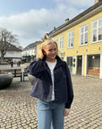 Olinasz Short Jacket i marineblå ekstra vinkel, yttertøy fra Saint Tropez hos Image Mandal