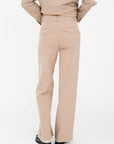 Andrea Wide Pant i khaki på modell, bukse fra Ivy Copenhagen hos Image Mandal
