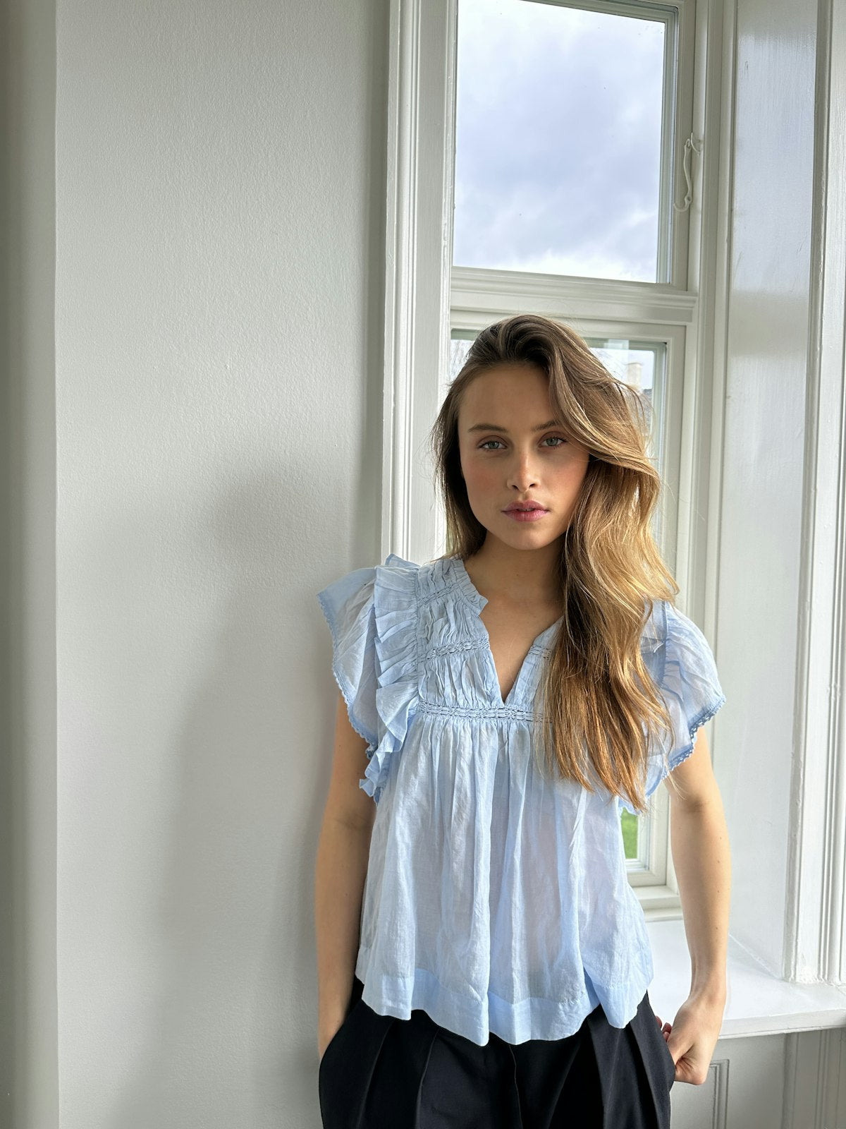 Jayla Voile Top i blå alternativt utsnitt, bluse fra Neo Noir hos Image Mandal