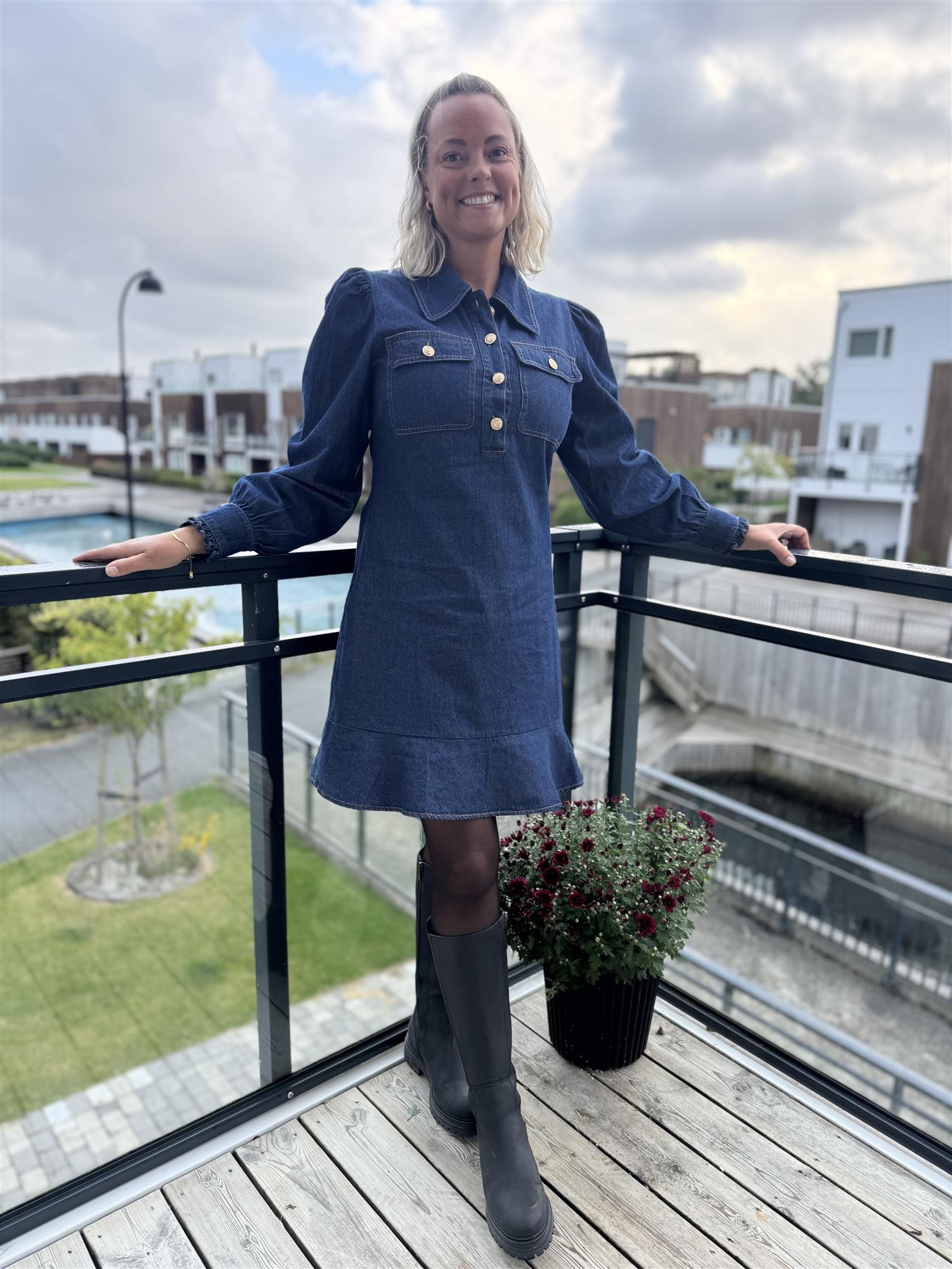 Nikko Denim Dress i blå styling-inspirasjon, kjole fra Neo Noir hos Image Mandal