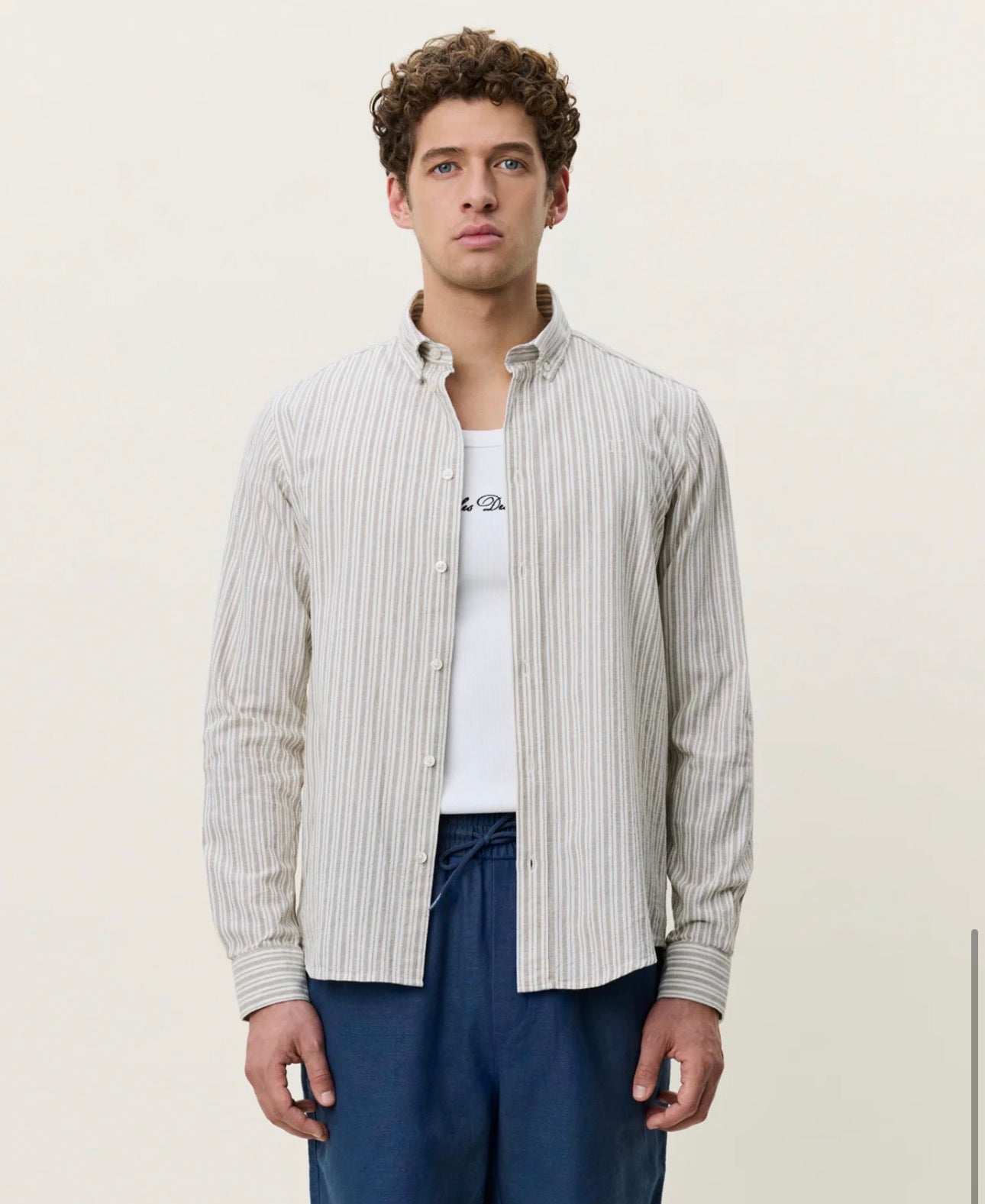 Cotton Linen Shirt i dark sand sett fra siden, skjorte fra Les Deux hos Image Mandal