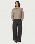 Ritta Stripe Shirt i light brun bakfra, skjorte fra Neo Noir hos Image Mandal