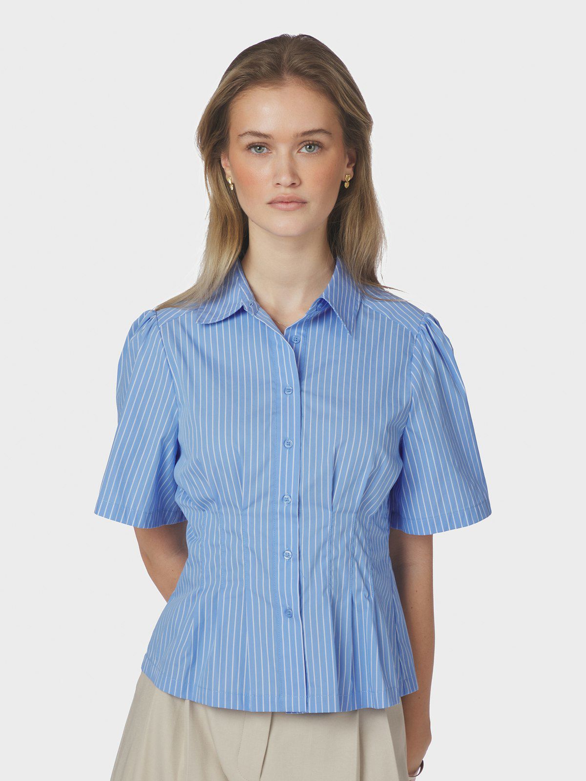 Balara Stripe Poplin Shirt i lyseblå stylet antrekk, skjorte fra Neo Noir hos Image Mandal
