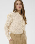 Pierrasz Shirt i creme sort mini dots nærbilde av detaljer, skjorte fra Saint Tropez hos Image Mandal