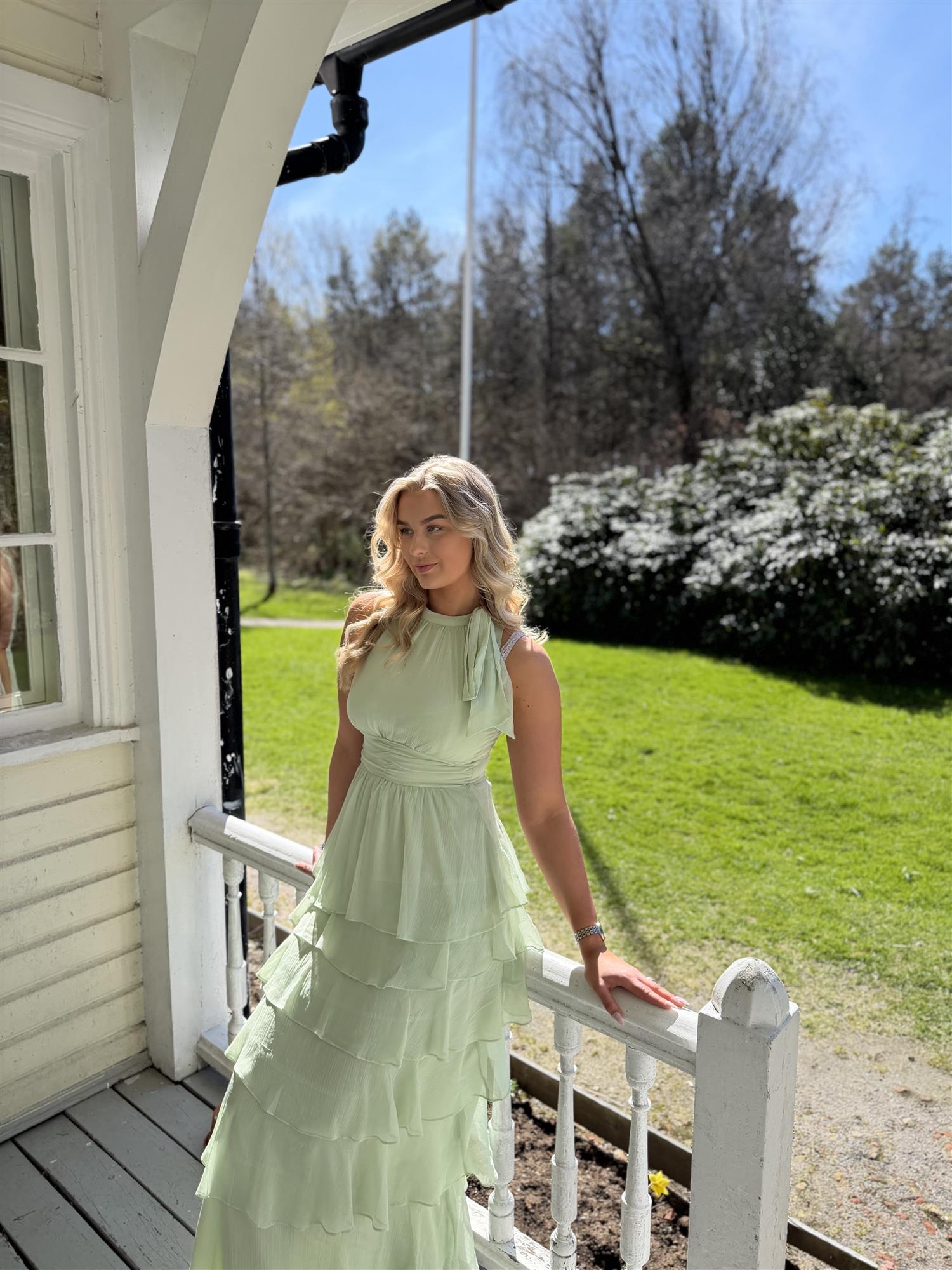 Marli Solid Chiffon Dress i grønn ekstra vinkel, kjole fra Neo Noir hos Image Mandal